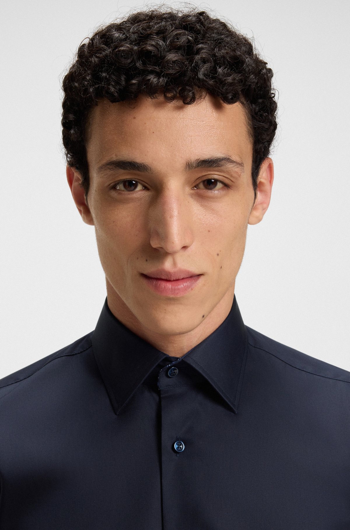 Camicia classica con finitura anti-ammaccature in popeline di cotone