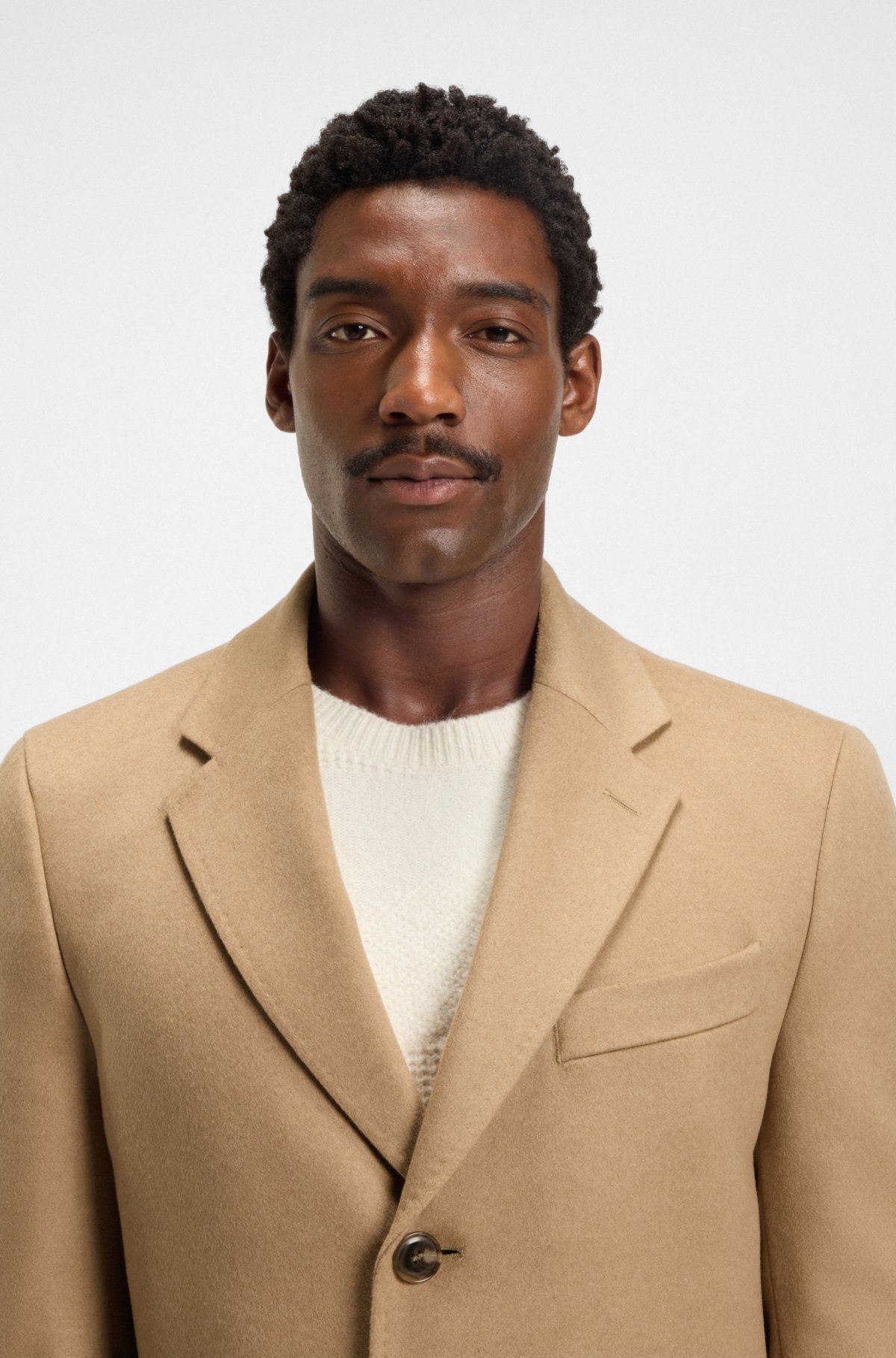 Cappotto in lana e cashmere con vestibilità aderente
