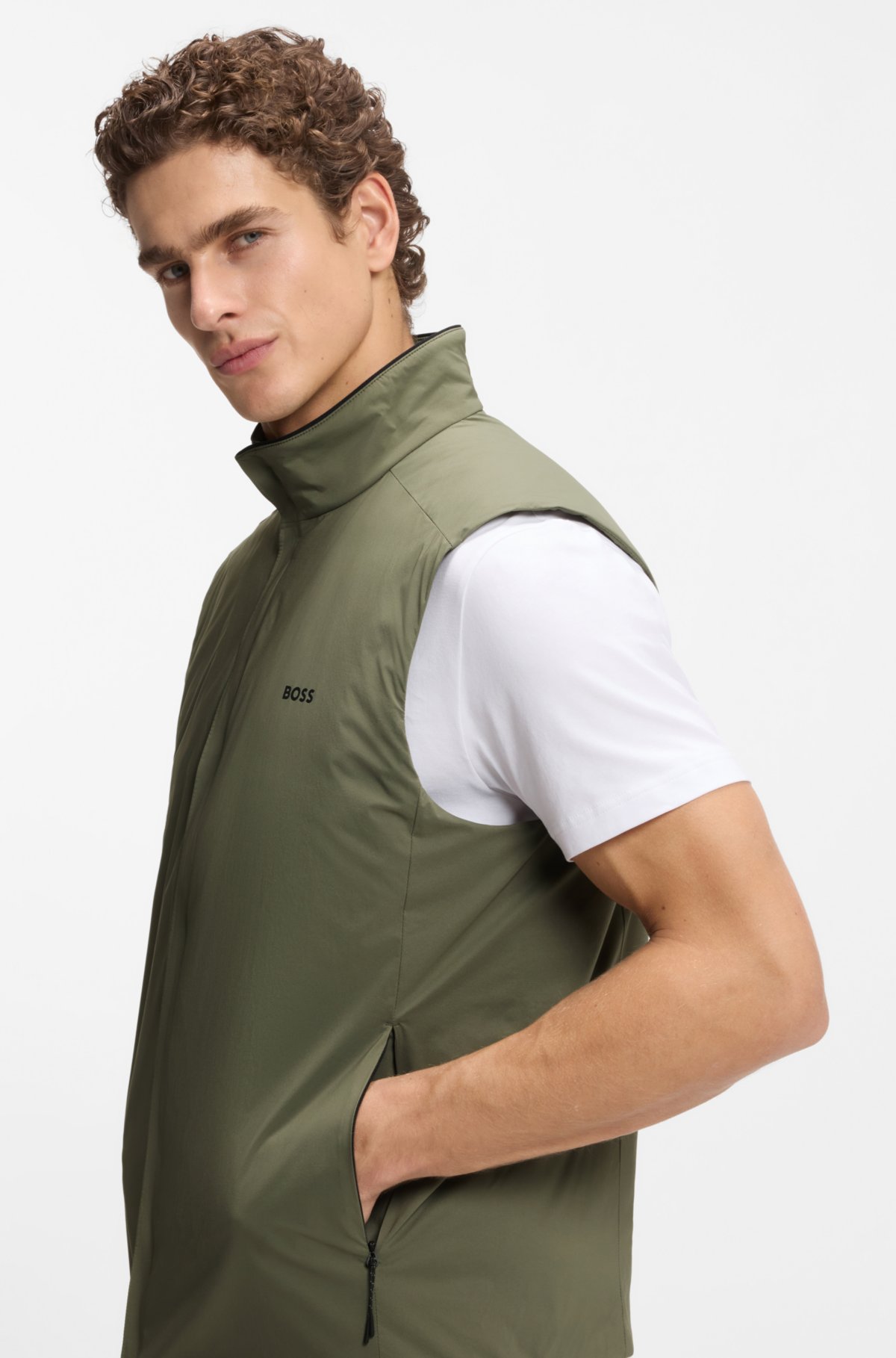 Gilet con dettaglio logo e finitura idrorepellente