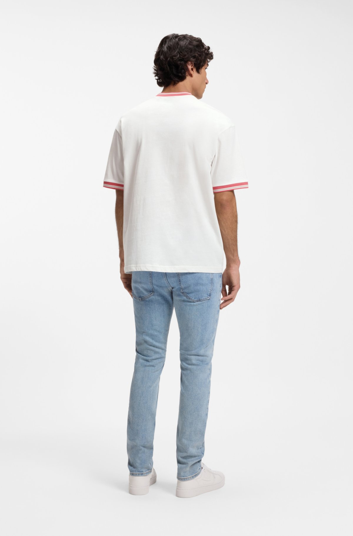 T-shirt con taglio comodo in cotone con finiture a righe