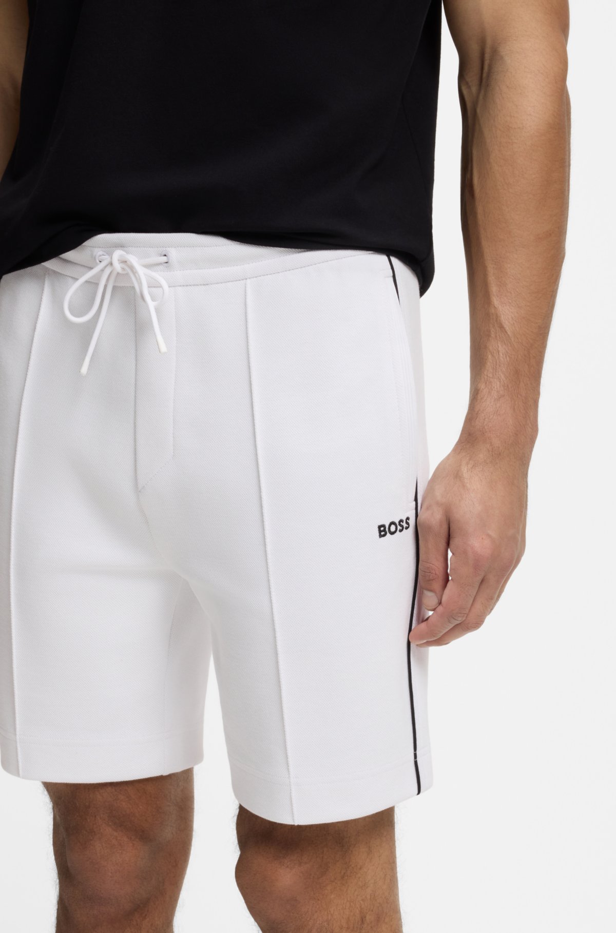 Pantaloncini in cotone con rifiniture a filo