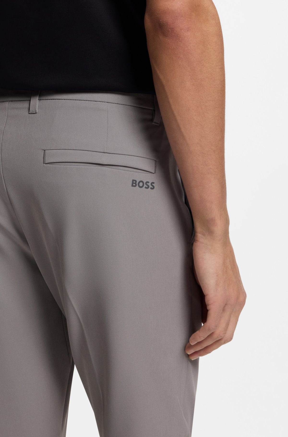 Pantaloni a vestibilità aderente in tessuto elastico idrorepellente
