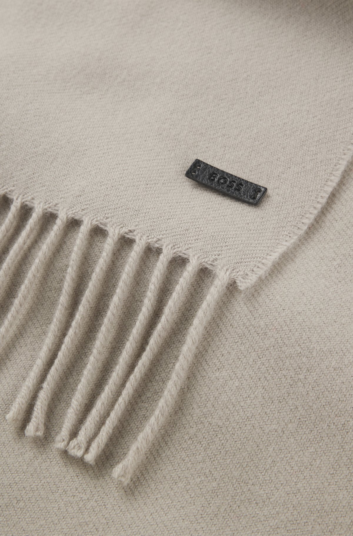 Sciarpa in lana con patch logo in pelle sintetica