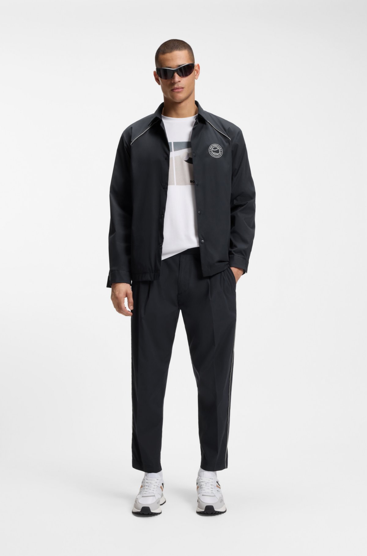 Pantaloni a taglio arrotondato con finitura idrorepellente