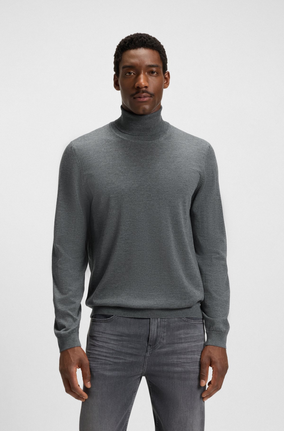 Maglione a collo alto in lana merino con vestibilità aderente