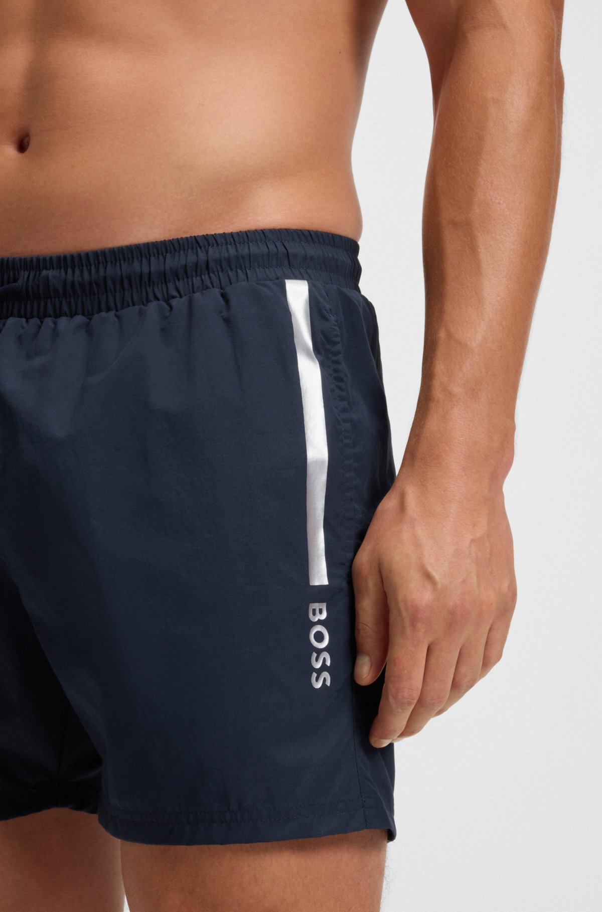 Costumi da bagno con logo in foglia