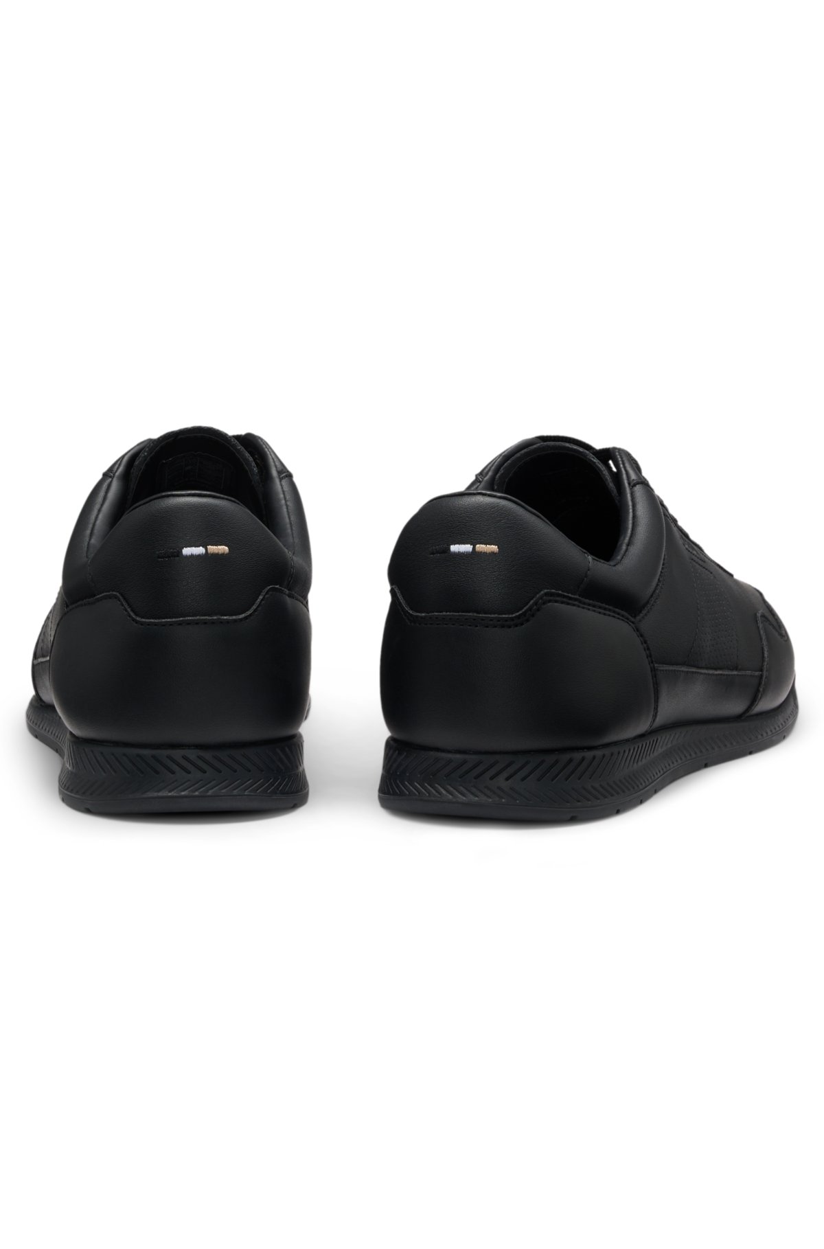 Scarpe da ginnastica in pelle nappa con marchio dorato