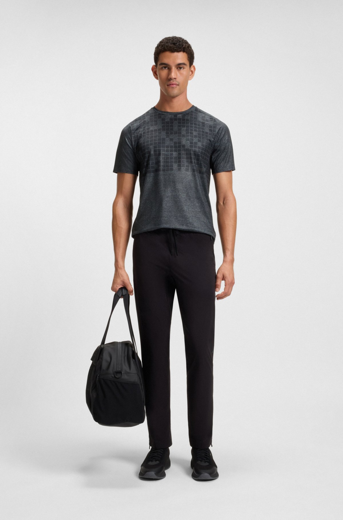 T-shirt in mesh elasticizzato con vestibilità aderente e stampa a tinta unita