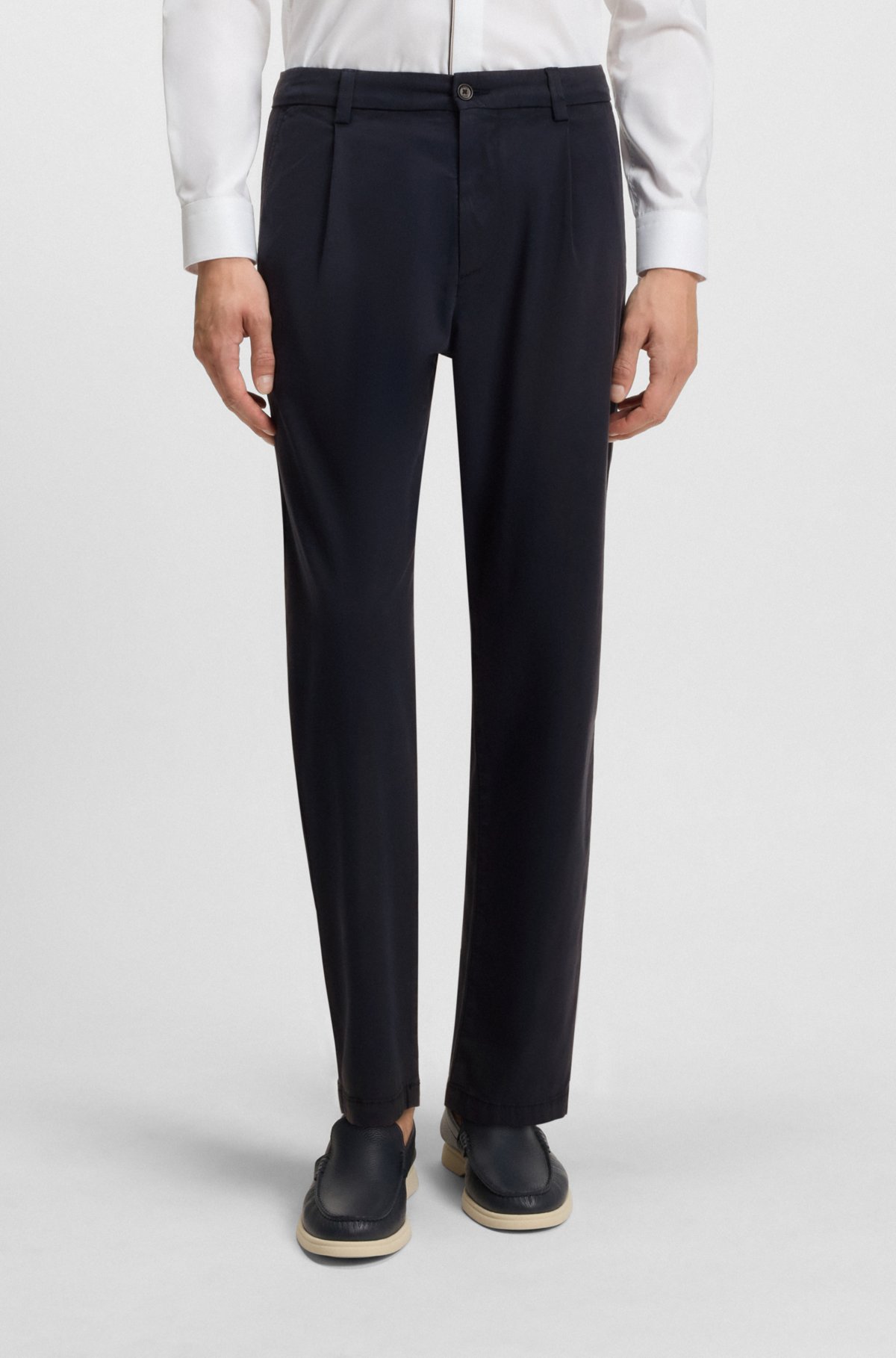 Pantaloni a taglio arrotondato in twill elastico