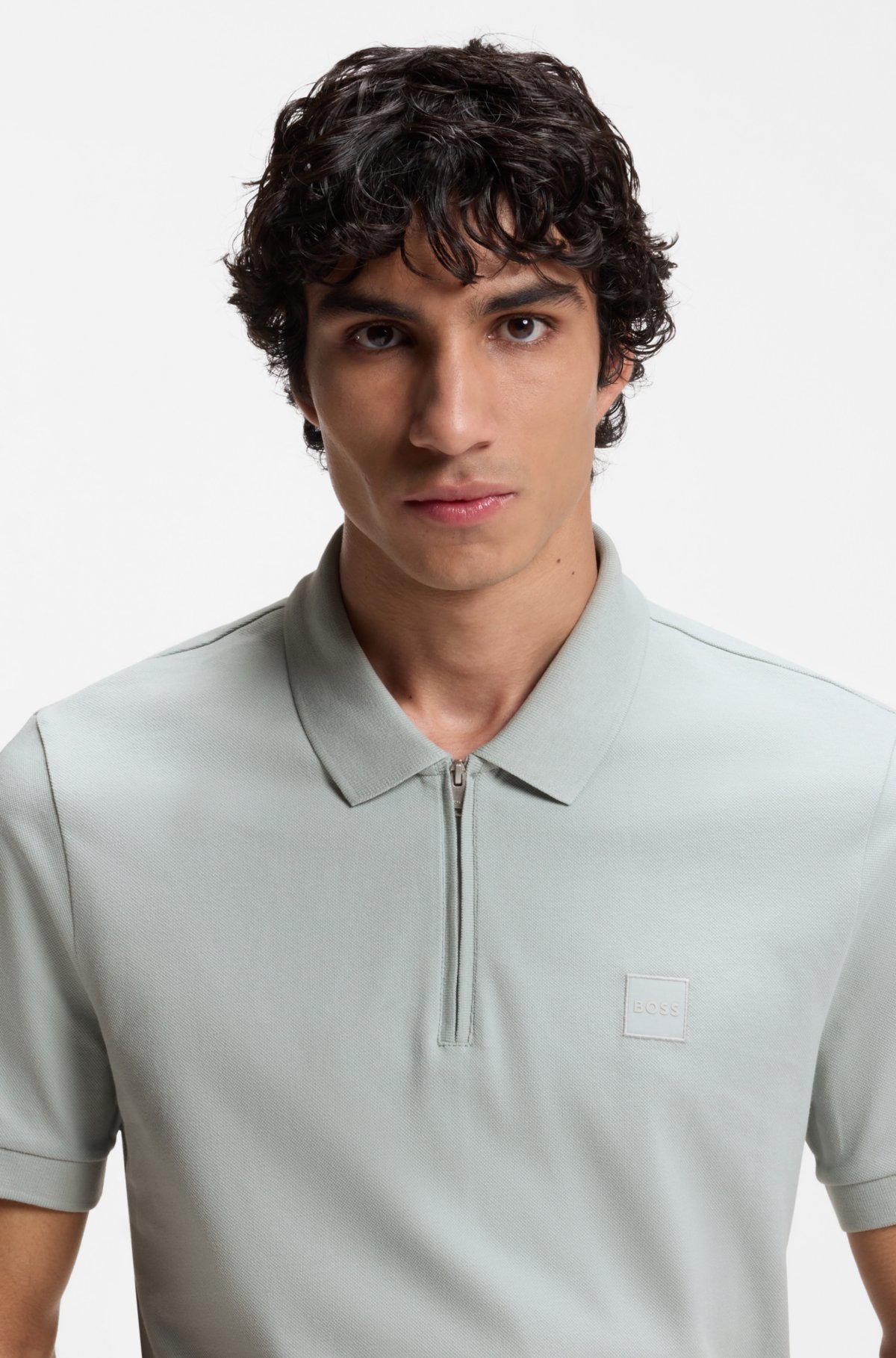 Maglietta polo aderente in cotone elastico con patch del logo