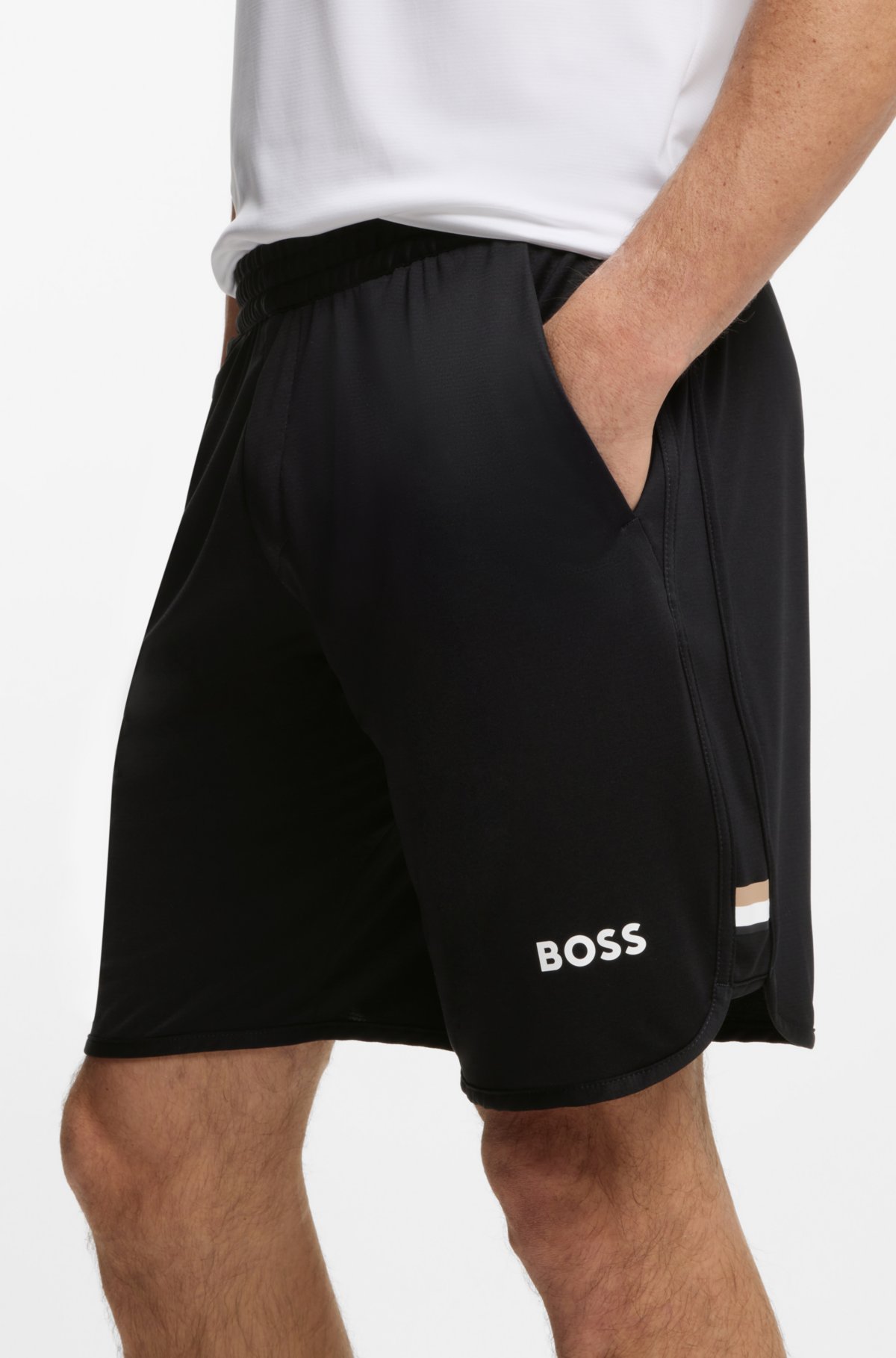 Shorts attive in tessuto tecnico elastico e idrorepellente