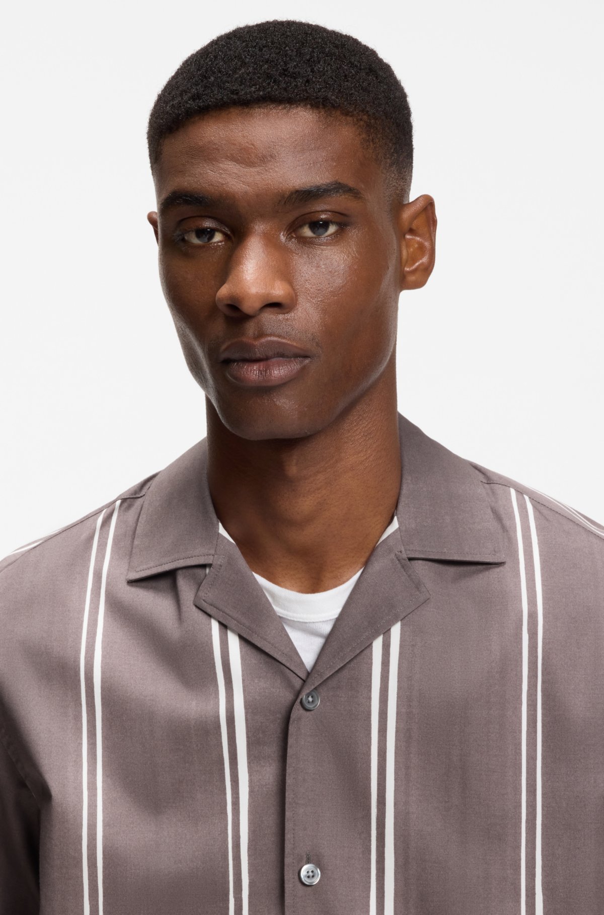 Camicia a righe con vestibilità comoda in cotone elasticizzato