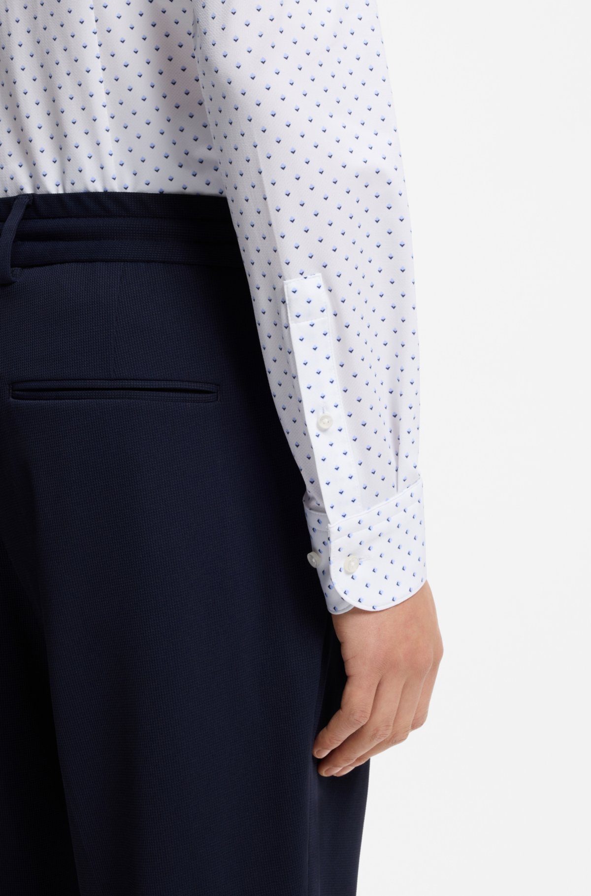 Camicia a taglio aderente in jersey elasticizzato di produzione italiana