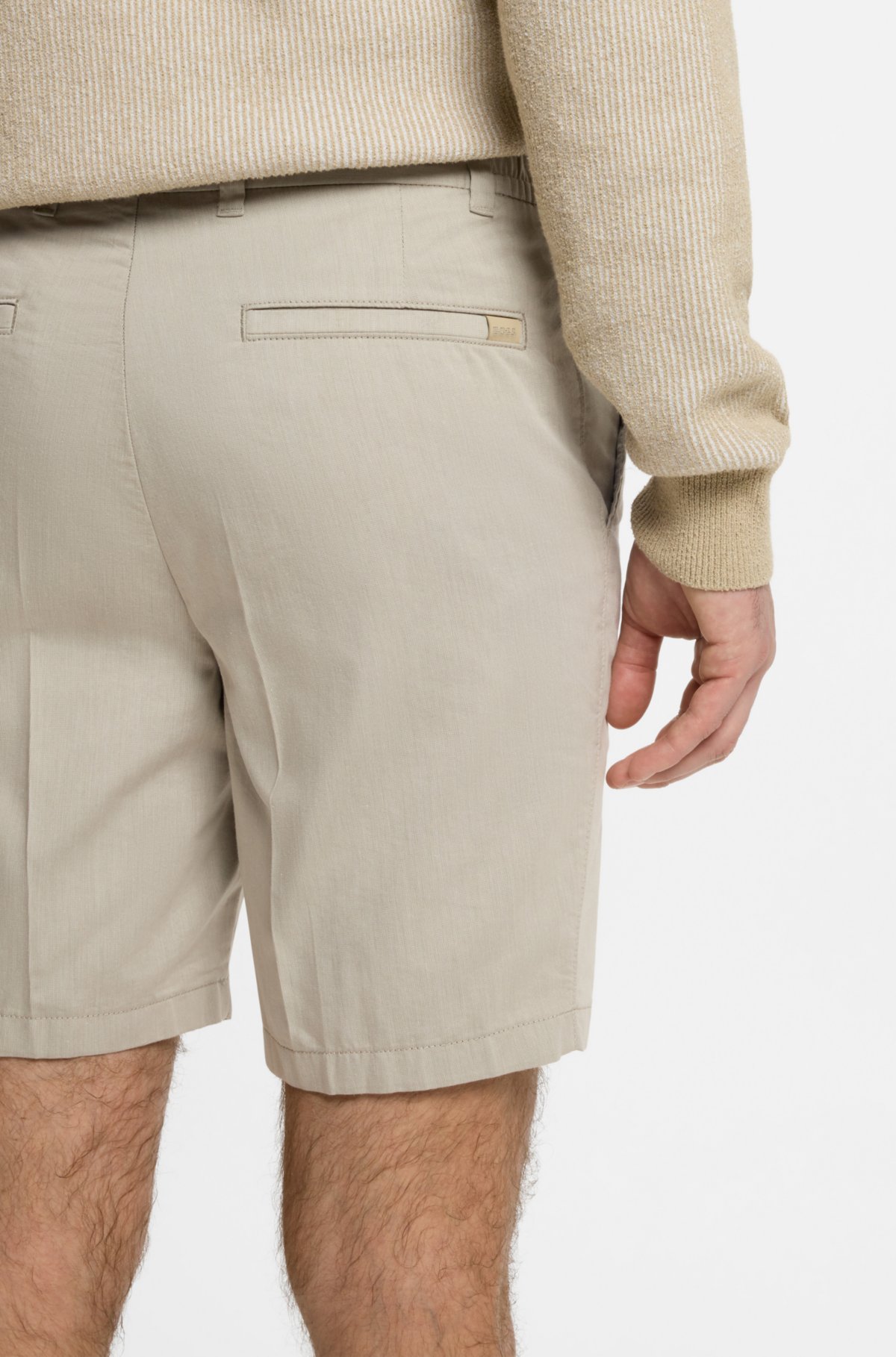 Pantaloni corti in cotone elasticizzato con taglio moderno