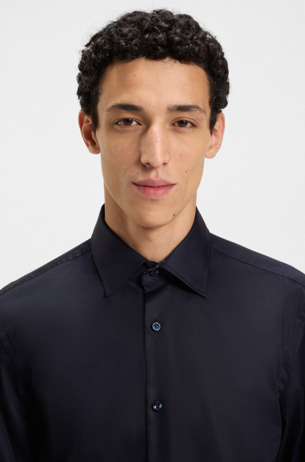 Camicia aderente in popeline di cotone facile da stirare
