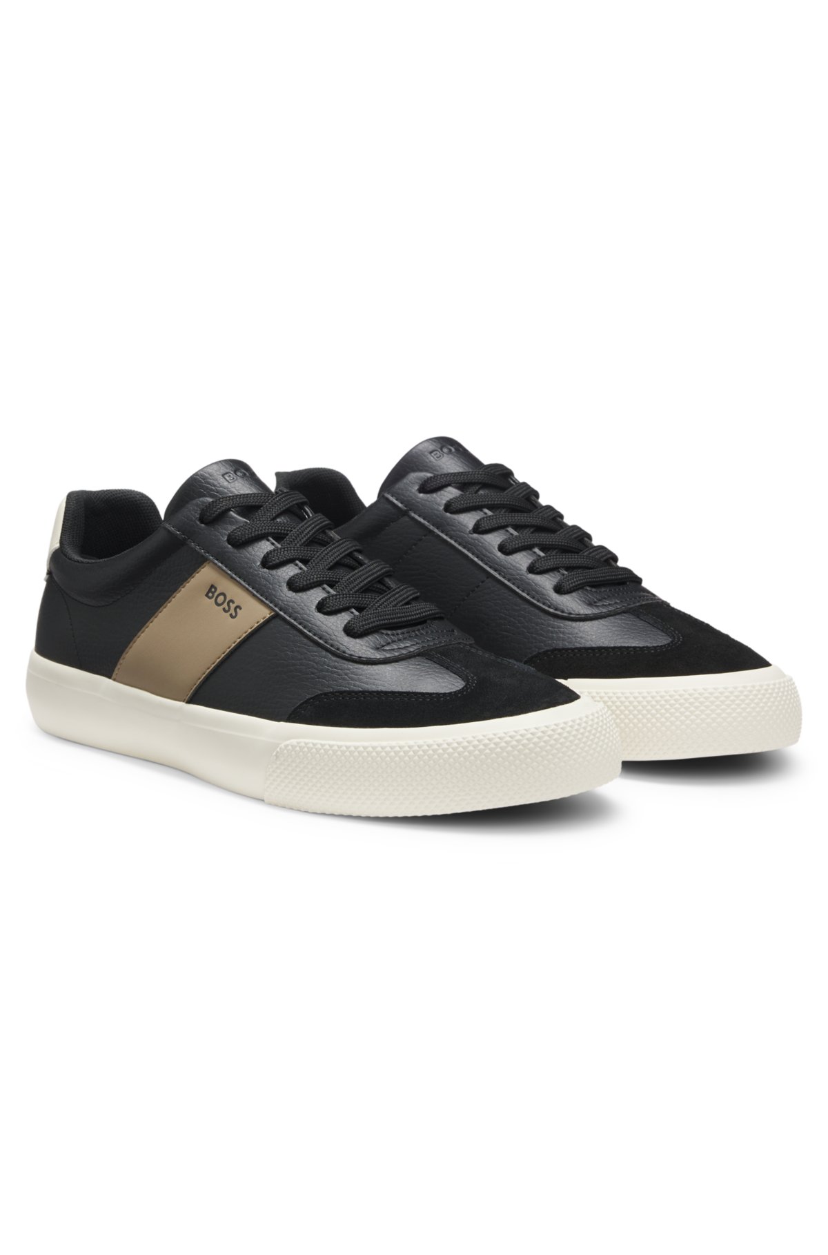 Scarpe da ginnastica con finiture in pelle su pelle sintetica