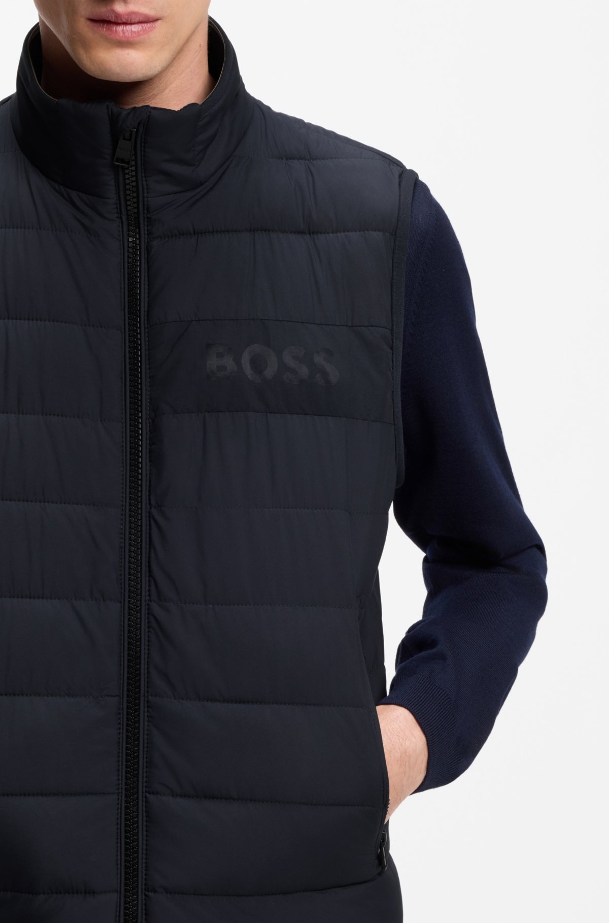 Gilet con logo tonale e finitura idrorepellente
