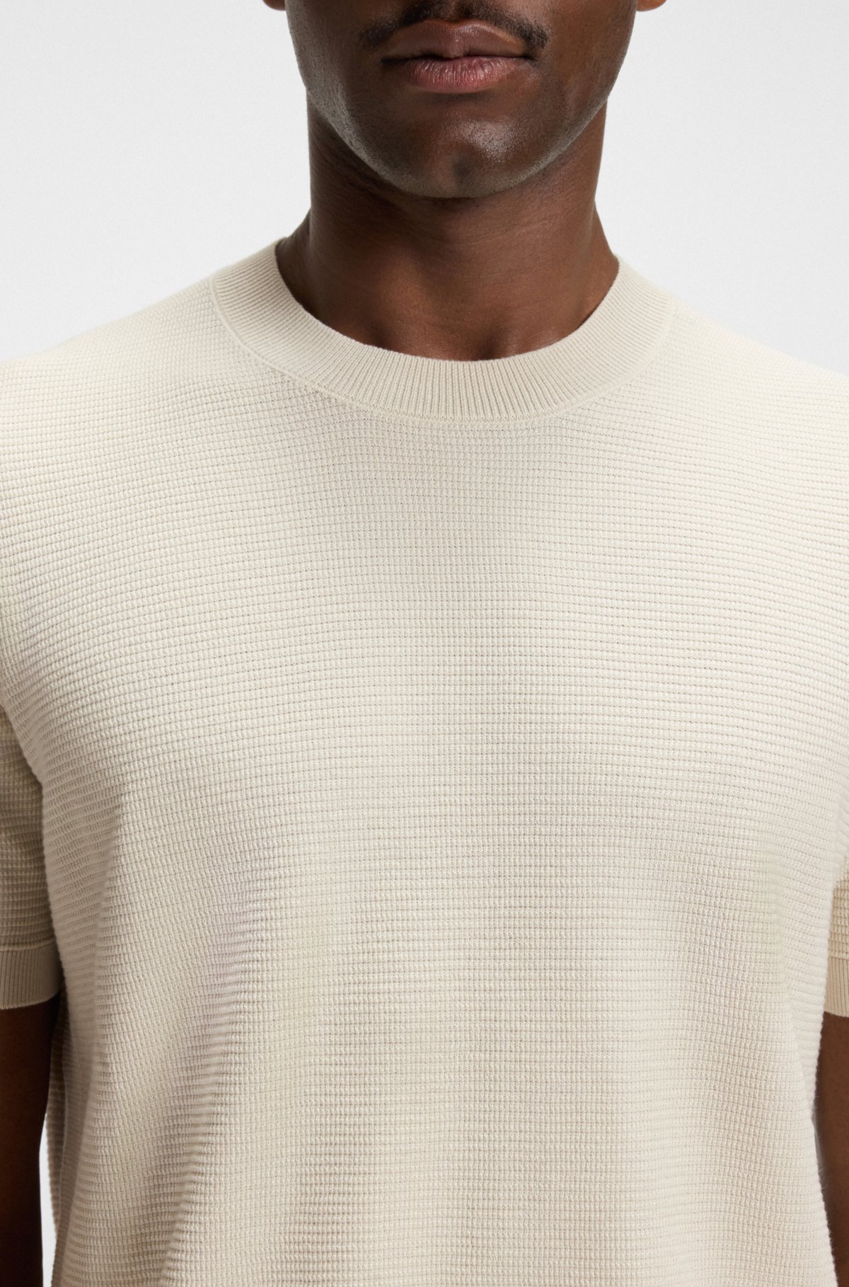 Pullover lavorato con strutture miste