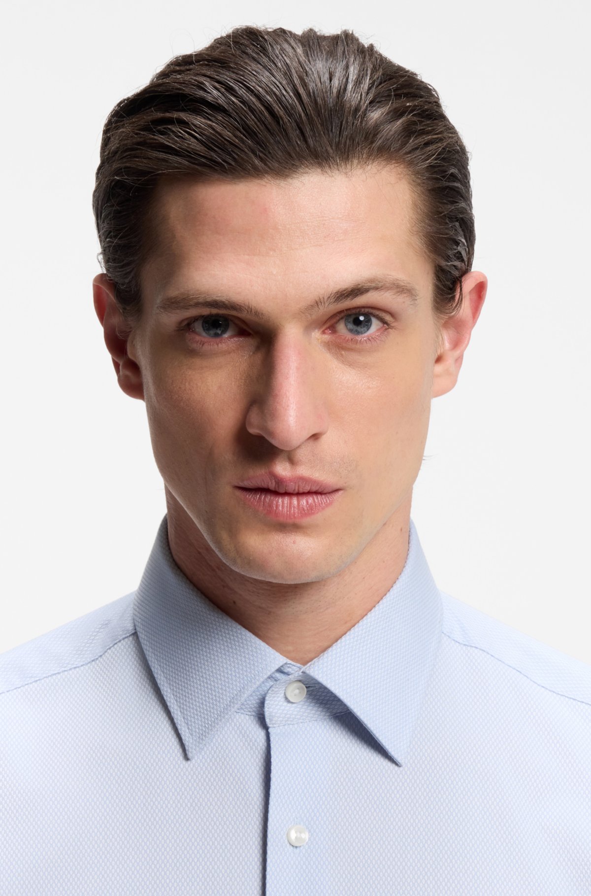 Camicia con taglio regolare in cotone elasticizzato a trama dobby