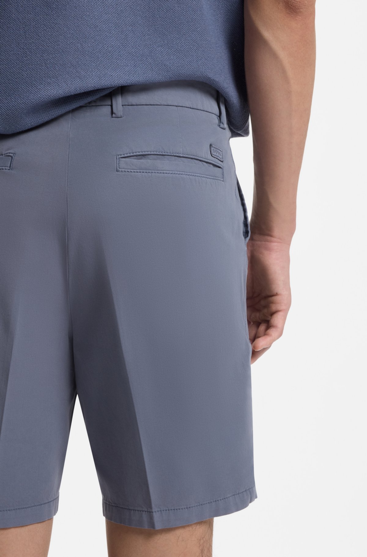 Pantaloncini in twill di cotone elasticizzato con taglio moderno
