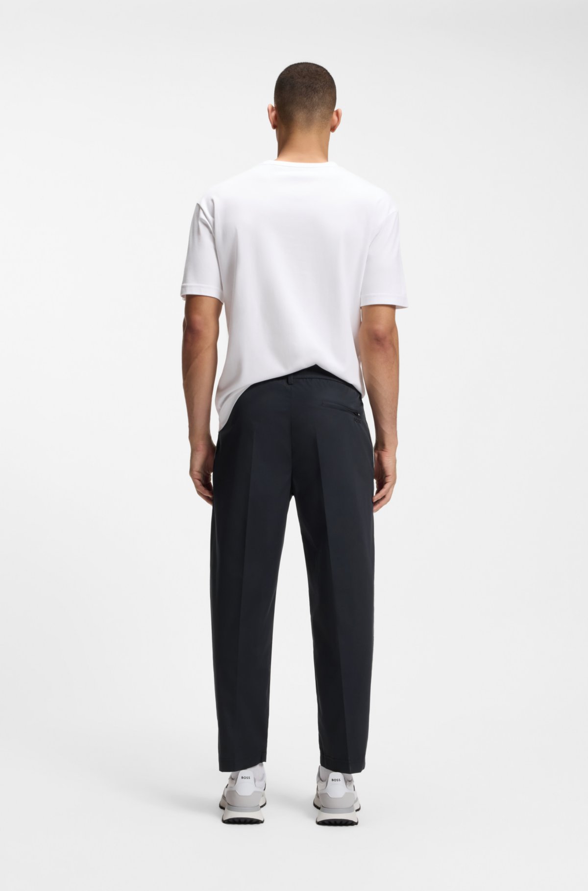 Pantaloni a taglio arrotondato con finitura idrorepellente