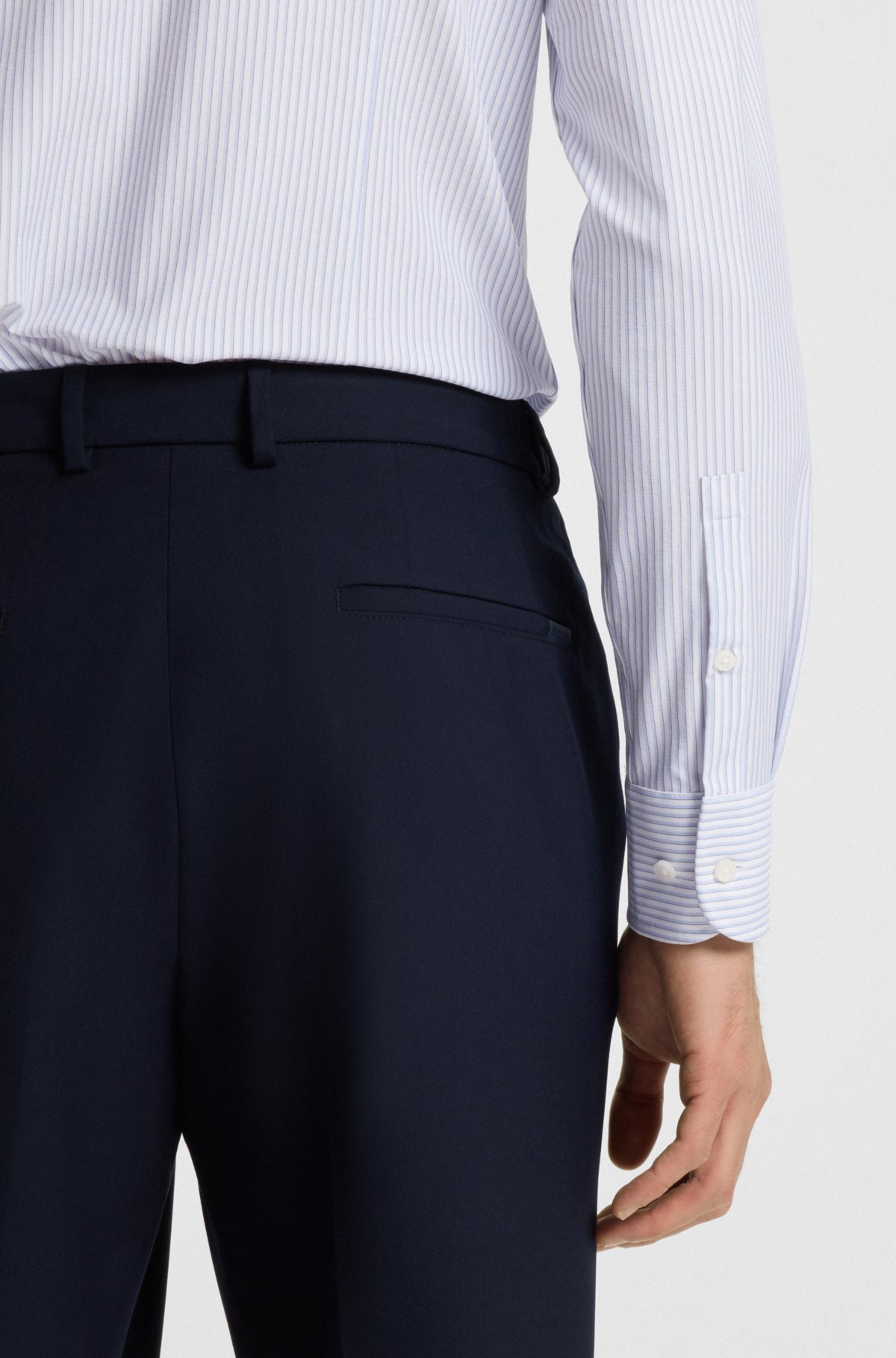 Camicia slim-fit a righe in tessuto elasticizzato prestazionale