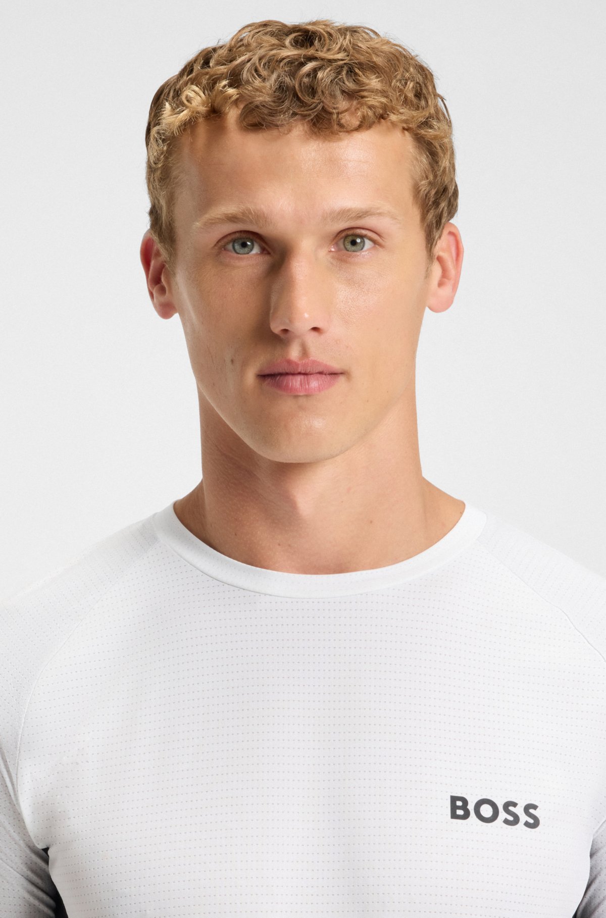 T-shirt slim-fit in maglia mesh con blocchi di colore