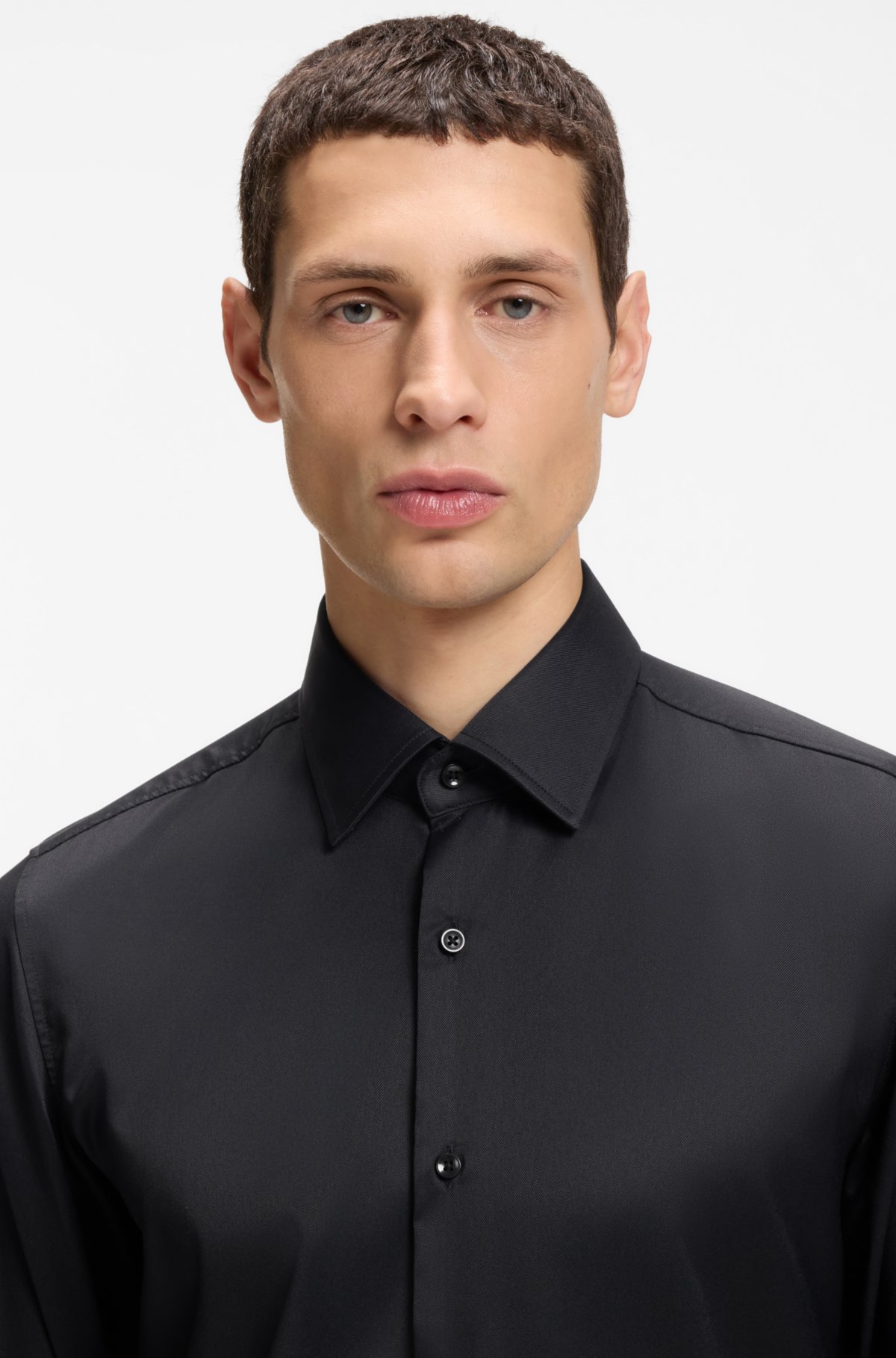 Camicia aderente in twill elasticizzato per prestazioni
