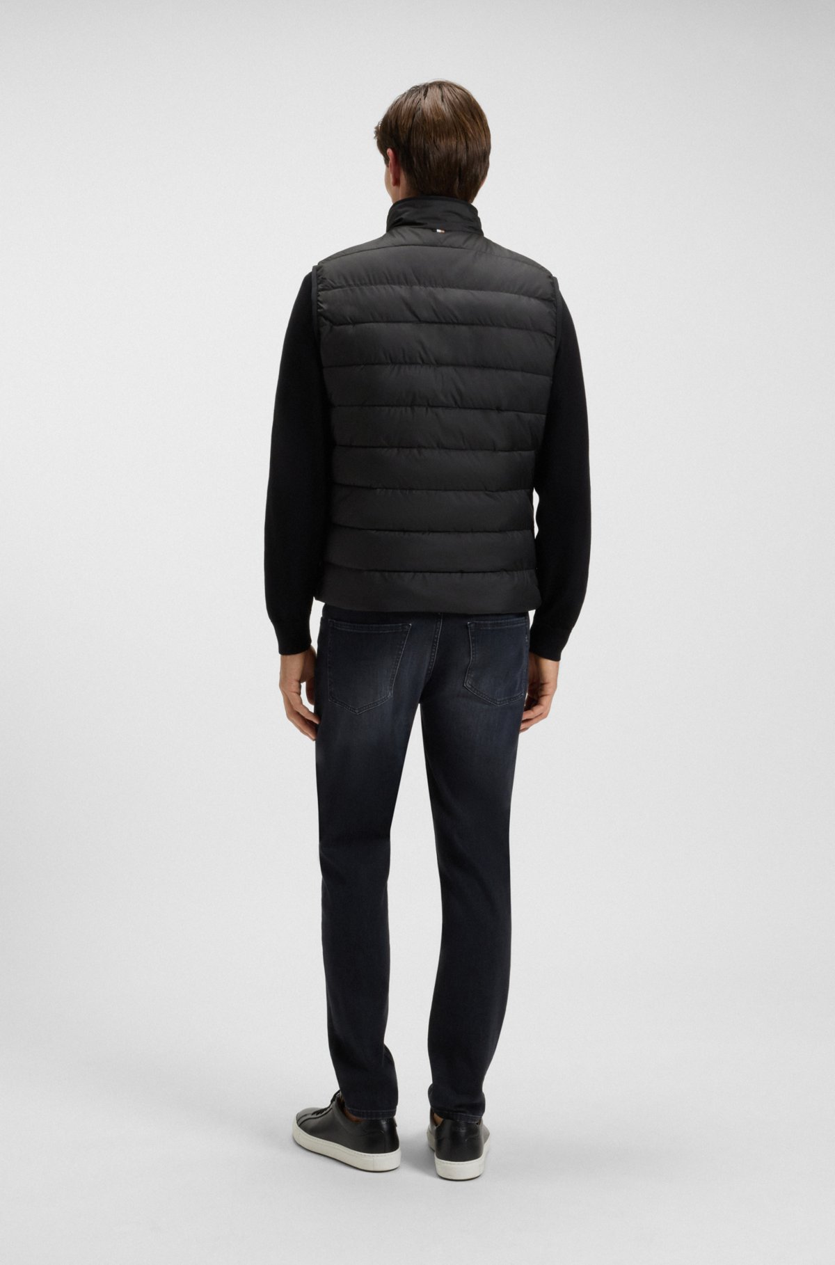 Gilet con logo tonale e finitura idrorepellente